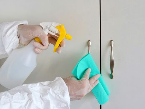 Jak prodloužit životnost vestavěné skříně: Údržba, tipy, čištění